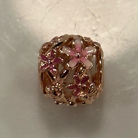 Pandora Rose Moments Openwork Pink Daisy Flower Charm - Picture 1 of 4